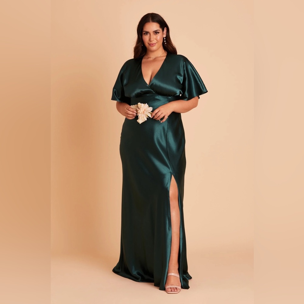 ISO Jesse Birdy Grey Dress in the color Emerald in XL, XXL, 1x, 2X, or 3x!!!!